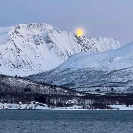 Huset I Oksfjordhamn * Sandelva