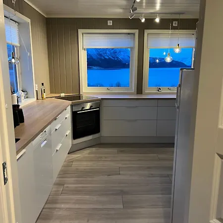 Huset I Oksfjordhamn * Sandelva