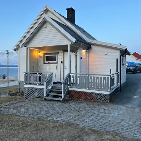 Huset I Oksfjordhamn וילה Sandelva